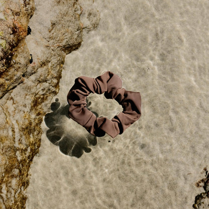 Scrunchie in Espresso in water